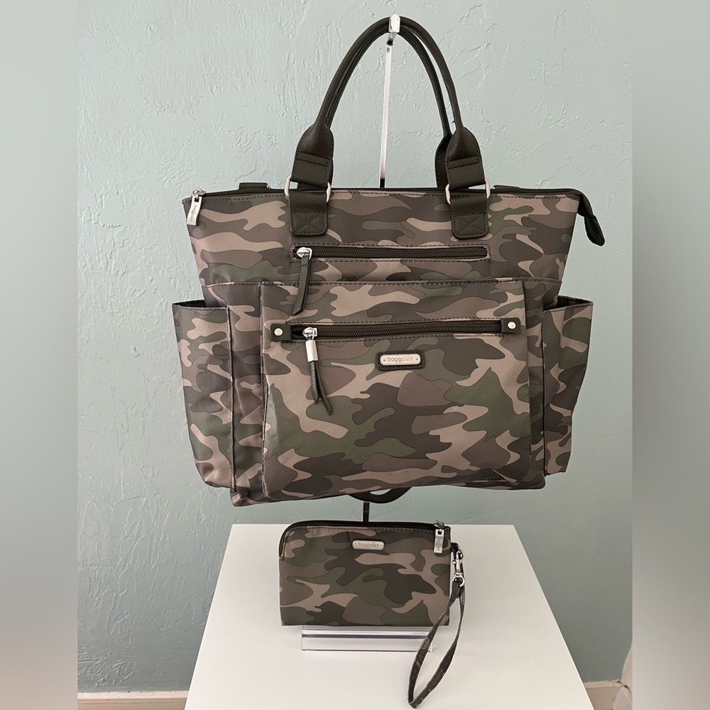 Baggallini Tote/Crossbody/Backpack w/Wristlet
